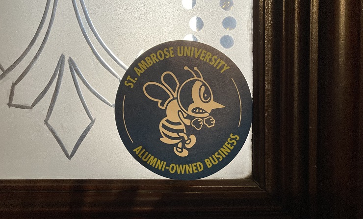 bee decal saying ʦapp Alumni-Owned Business